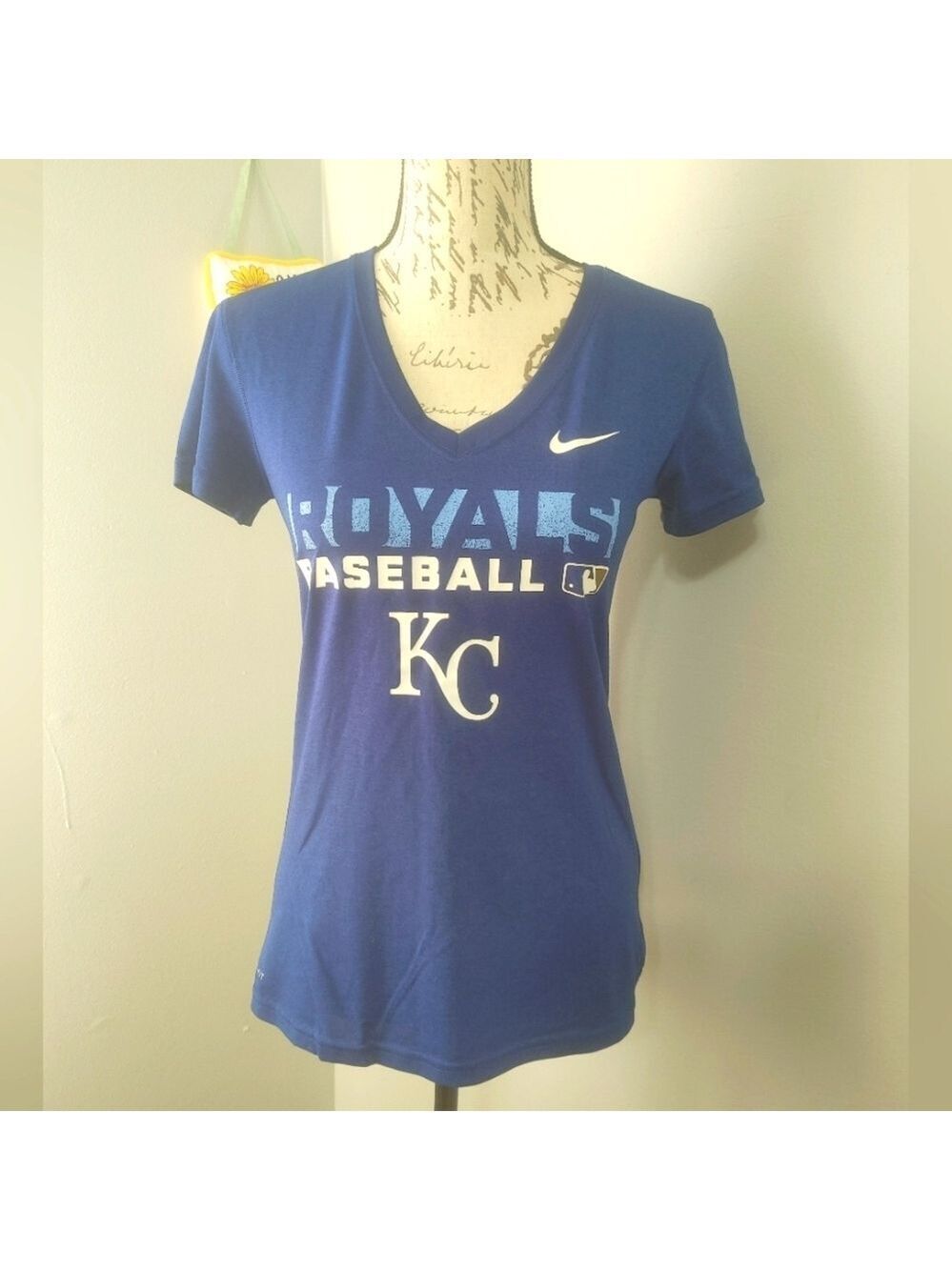 Kansas City Royals Nike Dry Fit Women’s V-neck Slim Fit Size Small Summer